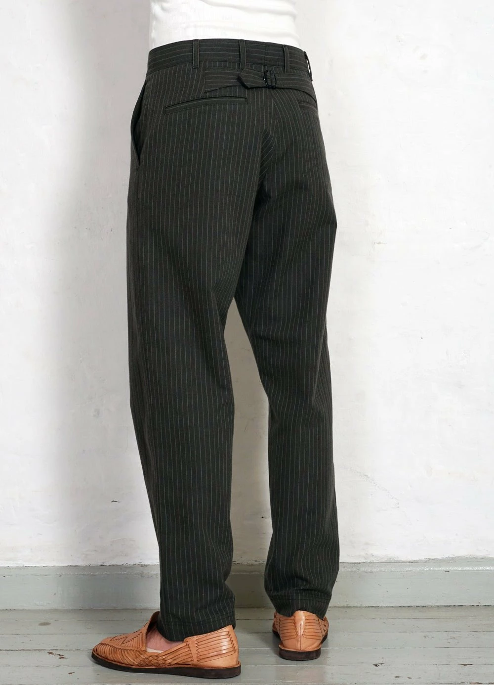 HANSEN GARMENTS KIAN | Cinch Back Wide Trousers | Khaki Pin - Image 4