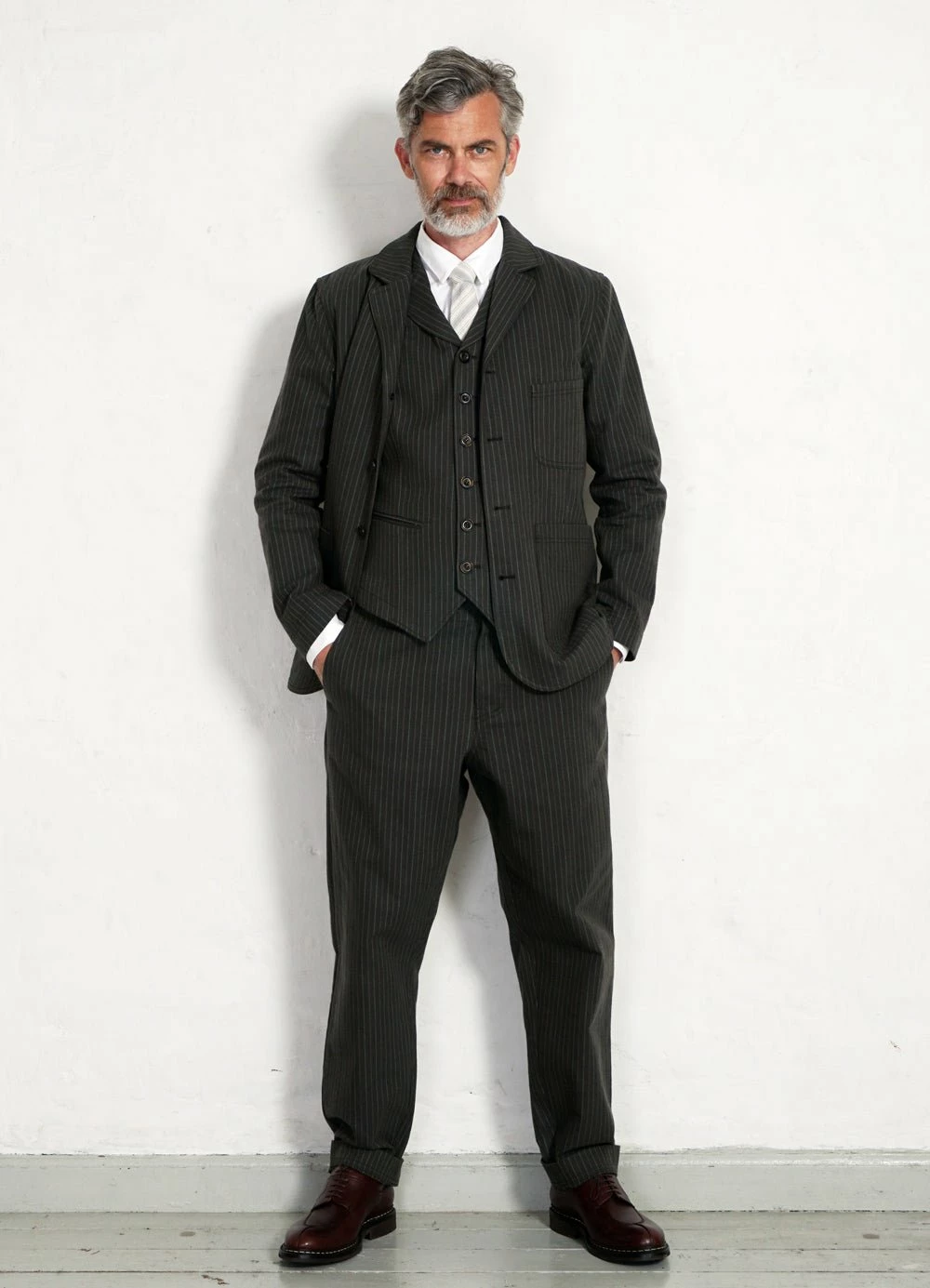 HANSEN GARMENTS KIAN | Cinch Back Wide Trousers | Khaki Pin - Image 2